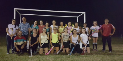 El Secretario de Deportes entregó arcos de Hockey al Club Juventud