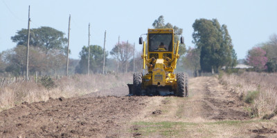Trabajos en caminos rurales y calles de calzada natural