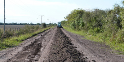 Continúa la restauración de caminos rurales