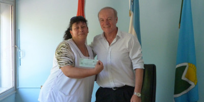 El Intendente entregó $183.000 a establecimientos educativos locales