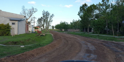 Importantes trabajos de mejorado de calles de calzada natural