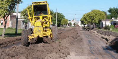 Comenzó la pavimentación de 2 nuevas  cuadras sobre calle 25 de Mayo