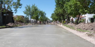Se pavimenta una nueva cuadra