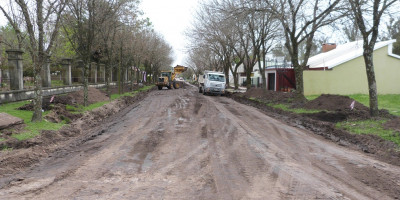 Se iniciaron los trabajos de pavimentación en calle Rivadavia
