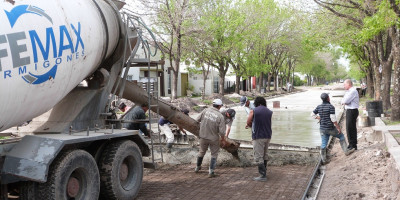 Se pavimentó calle Rivadavia
